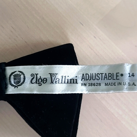 Ugo Vallini VINTAGE velvet bowtie! - Picture 3 of 4